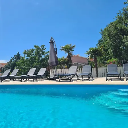 Luxury Paradiso *