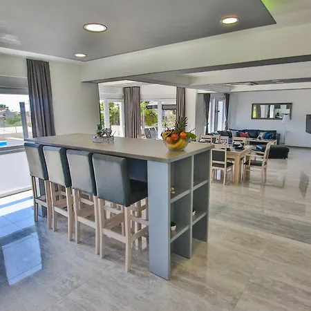 Вилла Luxury Paradiso *